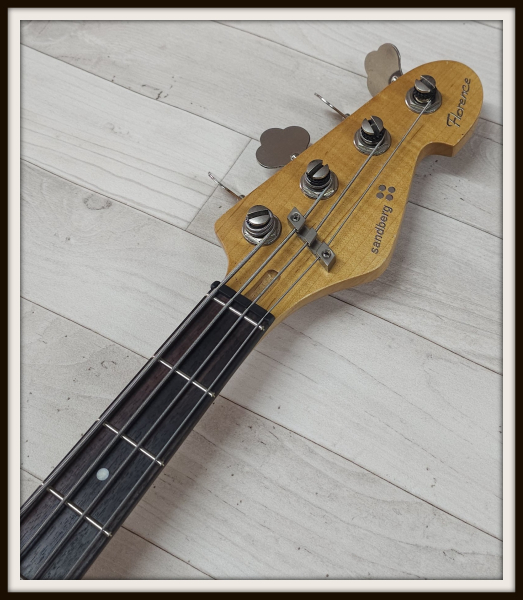 Sandberg Florence Bass, Soft Aged British Racing Green